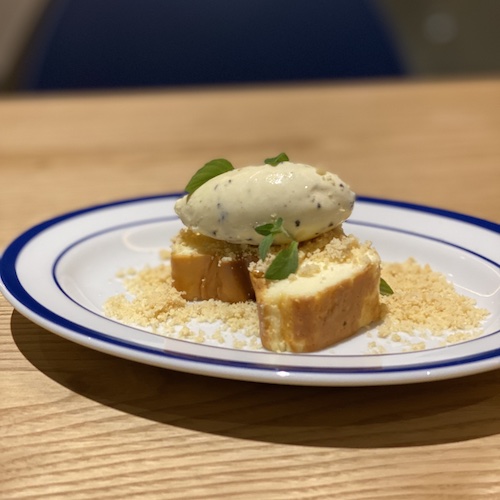 ベイクドチーズケーキと黒トリュフのアイス